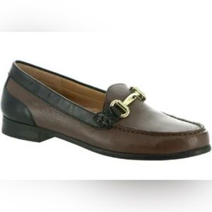 Array Brown Leather Loafers Gold Hardware Size 6